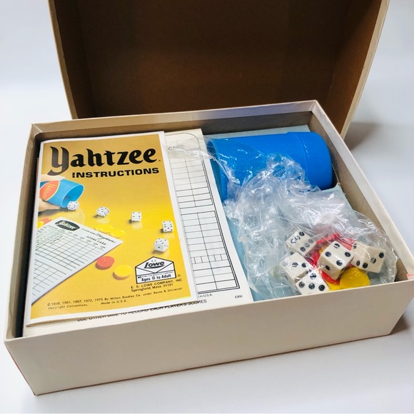 Vintage 1978 Lowe Milton Bradley Yahtzee Game Blue Cup Complete Score Sheets Etc - Picture 7 of 11